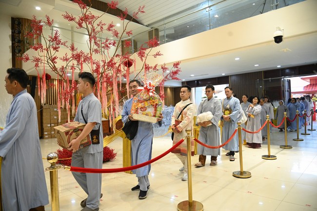 Tặng lộc đầu xuân – Ngày mùng 1 Tết Ất Tỵ 2025