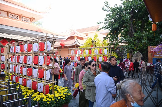 Tặng lộc đầu xuân – Ngày mùng 1 Tết Ất Tỵ 2025