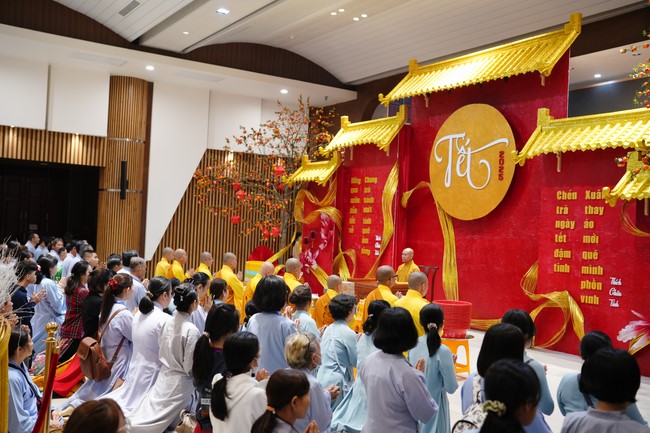 Tặng lộc đầu xuân – Ngày mùng 1 Tết Ất Tỵ 2025