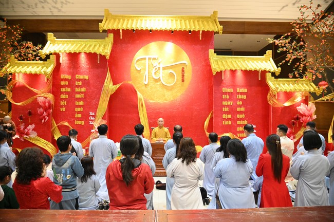 Tặng lộc đầu xuân – Ngày mùng 1 Tết Ất Tỵ 2025