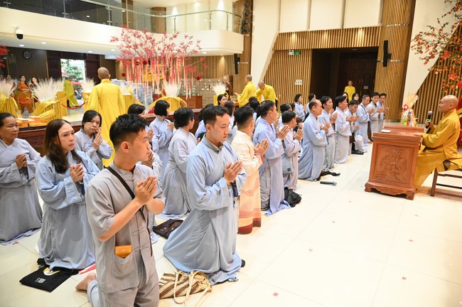 Tặng lộc đầu xuân – Ngày mùng 1 Tết Ất Tỵ 2025