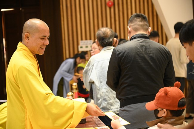 Tặng lộc đầu xuân – Ngày mùng 1 Tết Ất Tỵ 2025