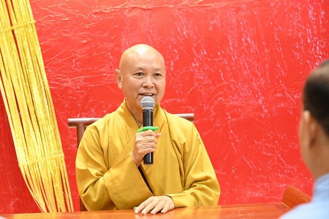 Tặng lộc đầu xuân – Ngày mùng 1 Tết Ất Tỵ 2025