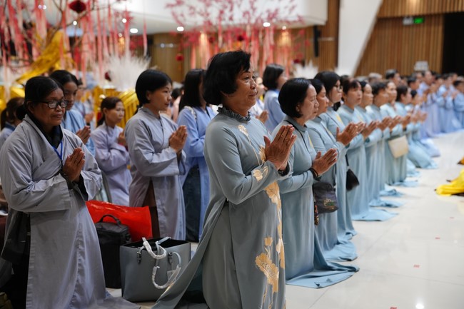 Tặng lộc đầu xuân – Ngày mùng 1 Tết Ất Tỵ 2025