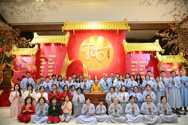 Tặng lộc đầu xuân – Ngày mùng 1 Tết Ất Tỵ 2025