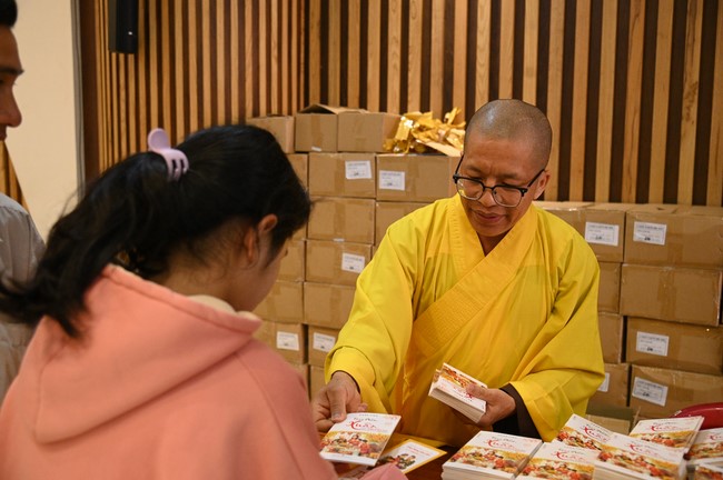 Tặng lộc đầu xuân – Ngày mùng 1 Tết Ất Tỵ 2025