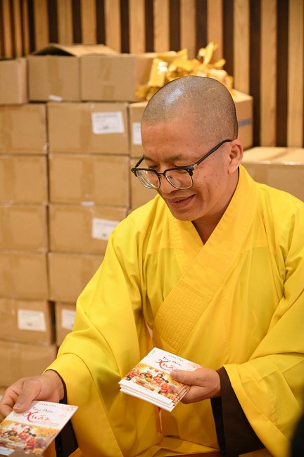 Tặng lộc đầu xuân – Ngày mùng 1 Tết Ất Tỵ 2025