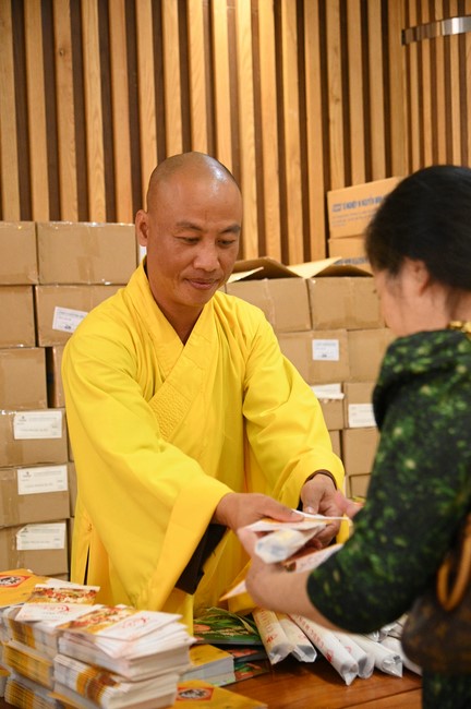 Tặng lộc đầu xuân – Ngày mùng 1 Tết Ất Tỵ 2025