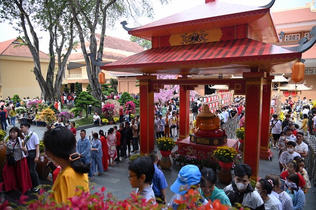 Tặng lộc đầu xuân – Ngày mùng 1 Tết Ất Tỵ 2025