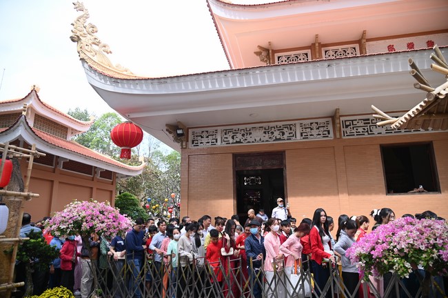 Tặng lộc đầu xuân – Ngày mùng 1 Tết Ất Tỵ 2025