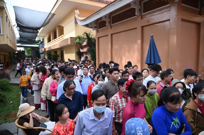 Tặng lộc đầu xuân – Ngày mùng 1 Tết Ất Tỵ 2025