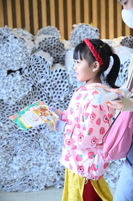 Tặng lộc đầu xuân – Ngày mùng 1 Tết Ất Tỵ 2025