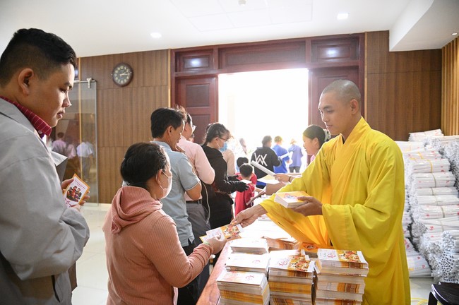 Tặng lộc đầu xuân – Ngày mùng 1 Tết Ất Tỵ 2025