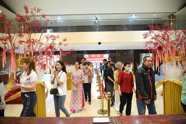 Tặng lộc đầu xuân – Ngày mùng 1 Tết Ất Tỵ 2025