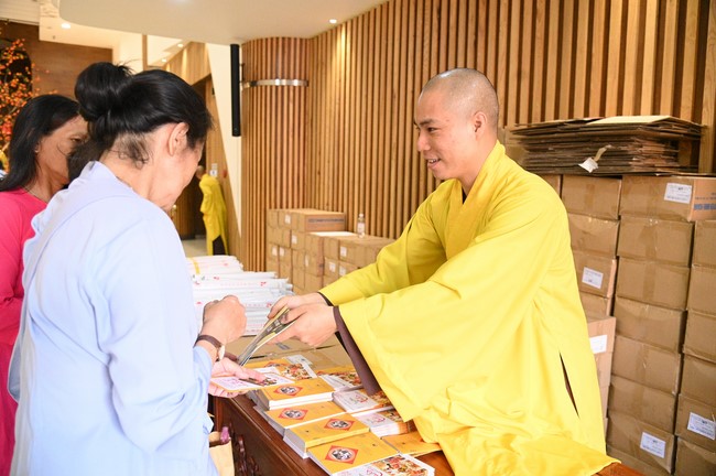 Tặng lộc đầu xuân – Ngày mùng 1 Tết Ất Tỵ 2025