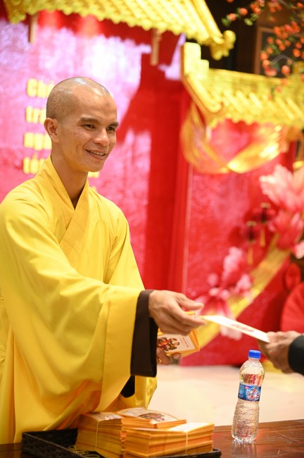 Tặng lộc đầu xuân – Ngày mùng 1 Tết Ất Tỵ 2025