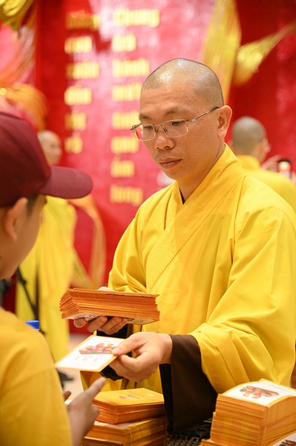 Tặng lộc đầu xuân – Ngày mùng 1 Tết Ất Tỵ 2025