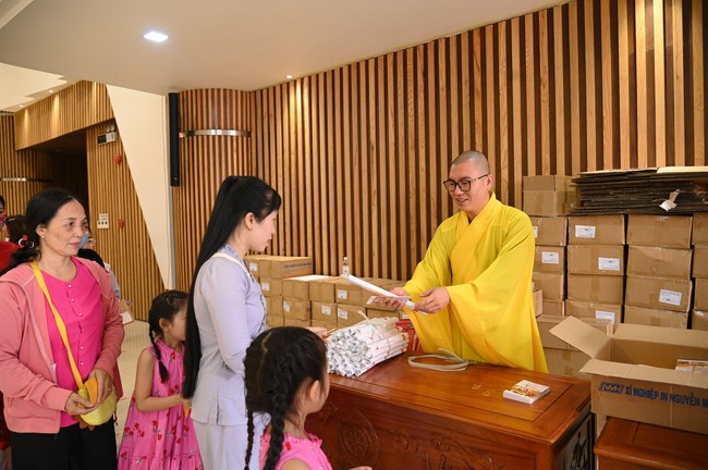 Tặng lộc đầu xuân – Ngày mùng 1 Tết Ất Tỵ 2025