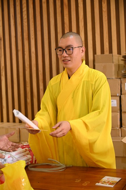 Tặng lộc đầu xuân – Ngày mùng 1 Tết Ất Tỵ 2025