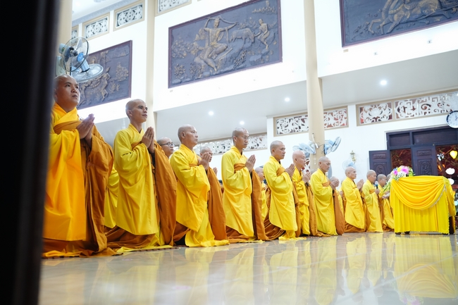 Đêm giao thừa chào đón năm Ất Tỵ 2025