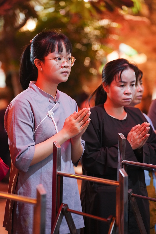 Đêm giao thừa chào đón năm Ất Tỵ 2025