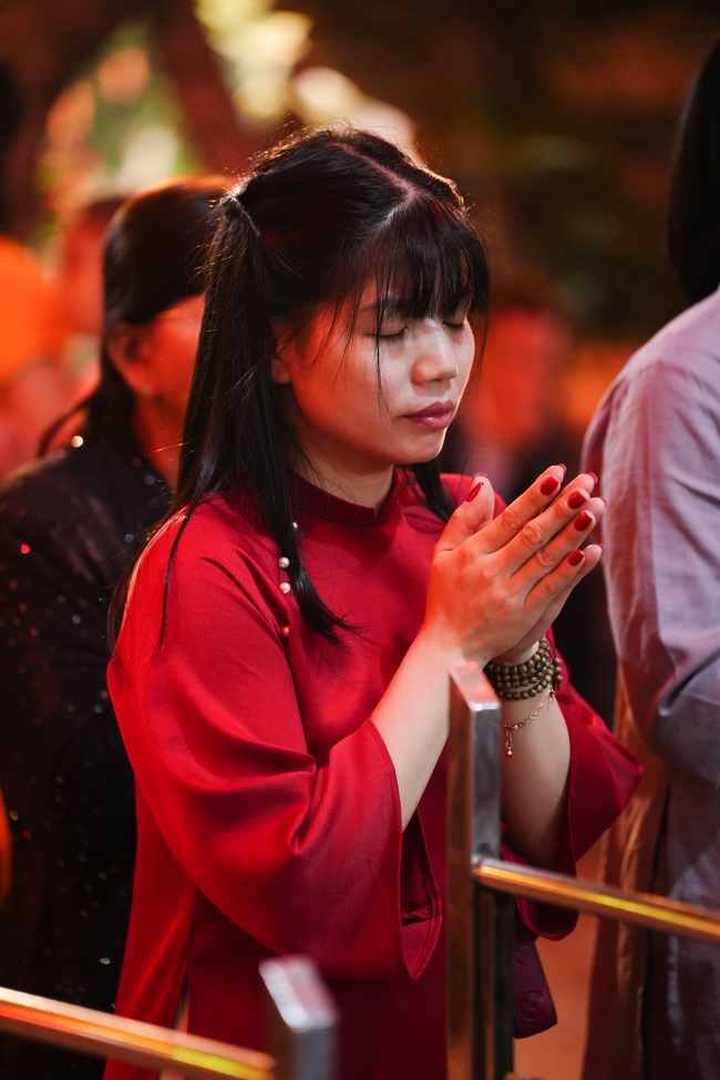 Đêm giao thừa chào đón năm Ất Tỵ 2025