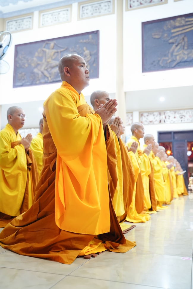 Đêm giao thừa chào đón năm Ất Tỵ 2025