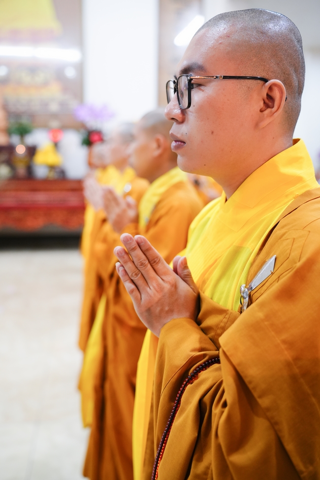 Đêm giao thừa chào đón năm Ất Tỵ 2025