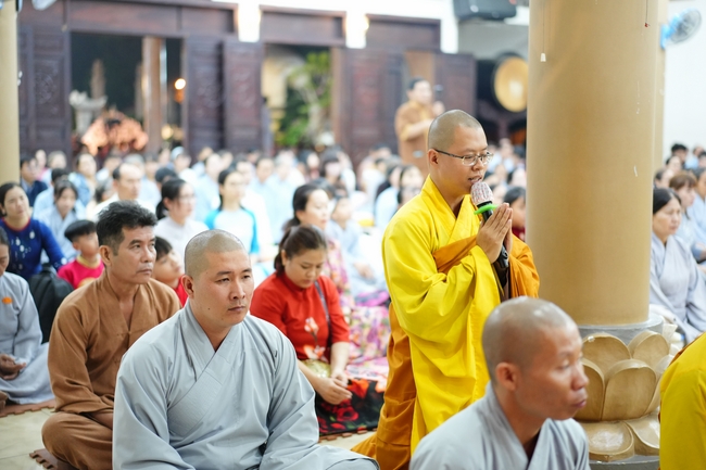 Đêm giao thừa chào đón năm Ất Tỵ 2025