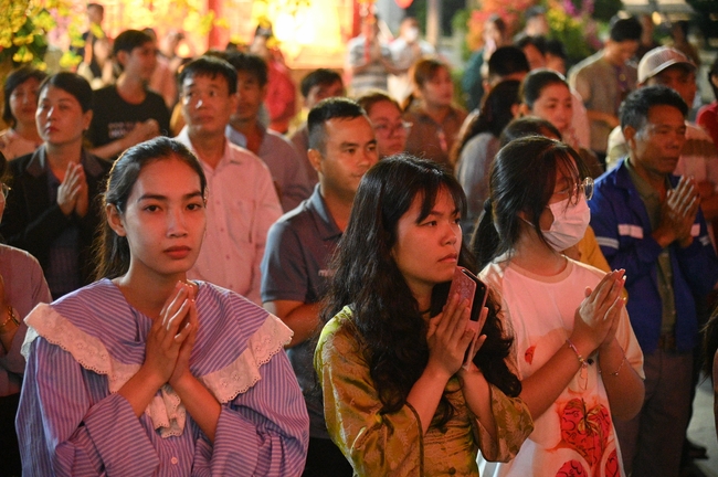 Đêm giao thừa chào đón năm Ất Tỵ 2025