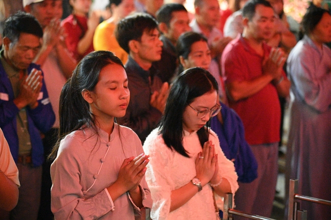 Đêm giao thừa chào đón năm Ất Tỵ 2025