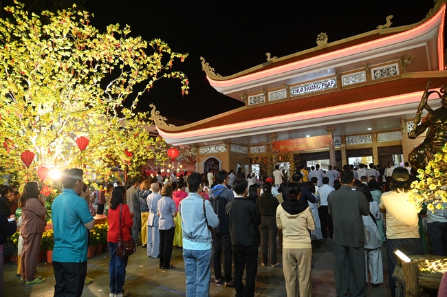 Đêm giao thừa chào đón năm Ất Tỵ 2025