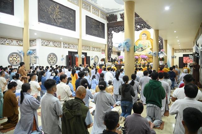 Đêm giao thừa chào đón năm Ất Tỵ 2025