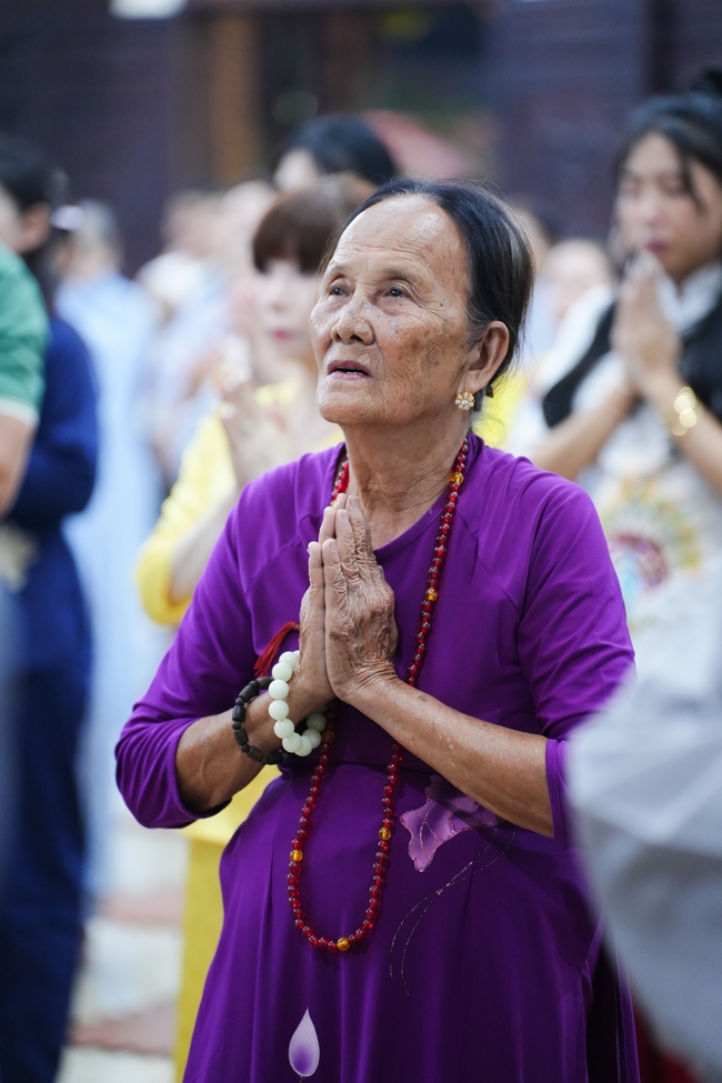 Đêm giao thừa chào đón năm Ất Tỵ 2025