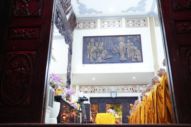 Đêm giao thừa chào đón năm Ất Tỵ 2025