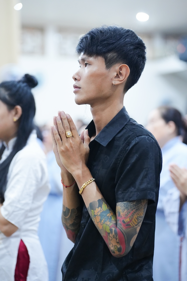 Đêm giao thừa chào đón năm Ất Tỵ 2025