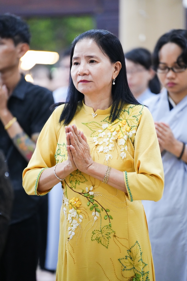 Đêm giao thừa chào đón năm Ất Tỵ 2025