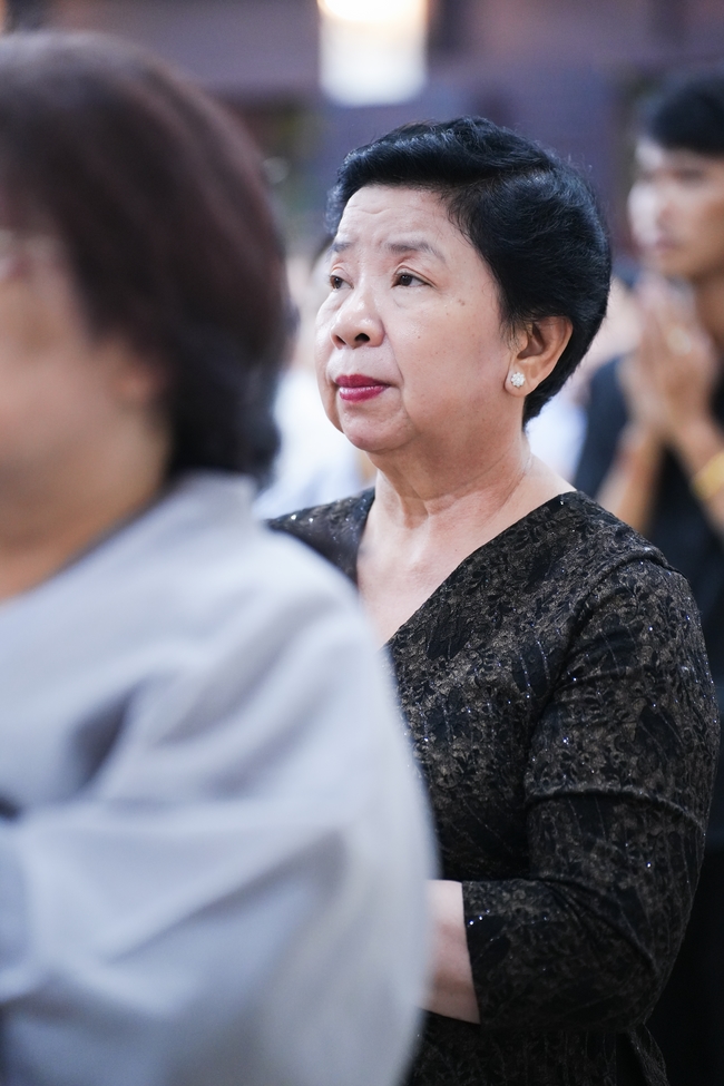 Đêm giao thừa chào đón năm Ất Tỵ 2025