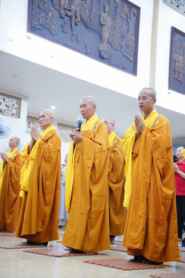 Đêm giao thừa chào đón năm Ất Tỵ 2025