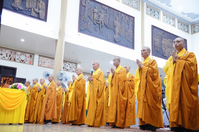 Đêm giao thừa chào đón năm Ất Tỵ 2025