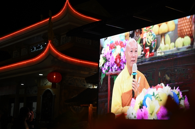 Đêm giao thừa chào đón năm Ất Tỵ 2025