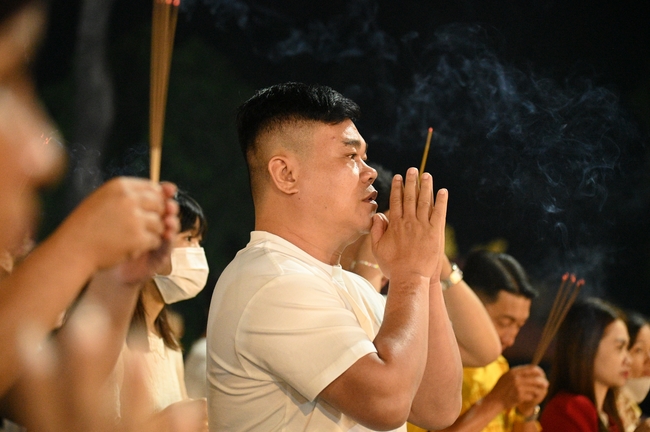 Đêm giao thừa chào đón năm Ất Tỵ 2025