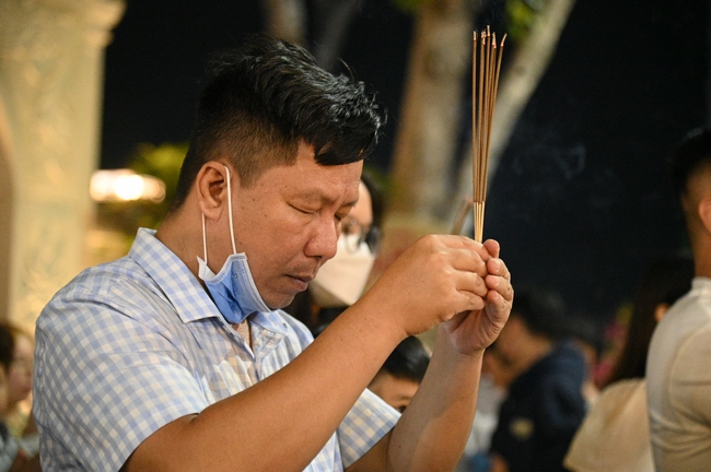 Đêm giao thừa chào đón năm Ất Tỵ 2025