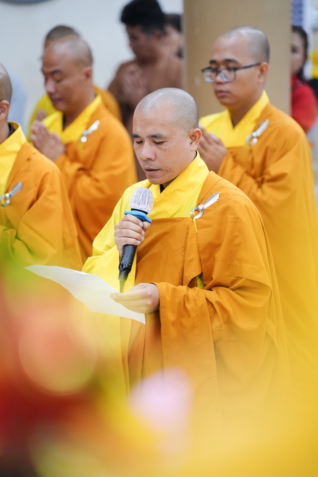 Đêm giao thừa chào đón năm Ất Tỵ 2025