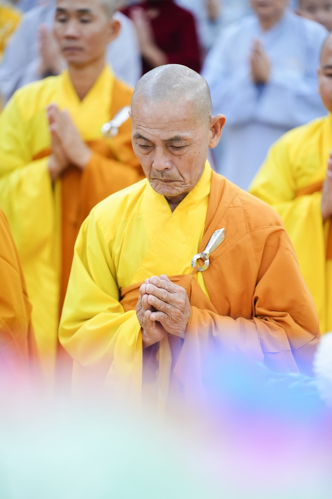 Đêm giao thừa chào đón năm Ất Tỵ 2025