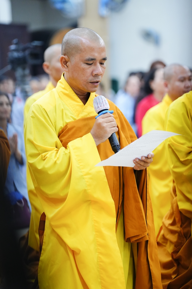 Đêm giao thừa chào đón năm Ất Tỵ 2025