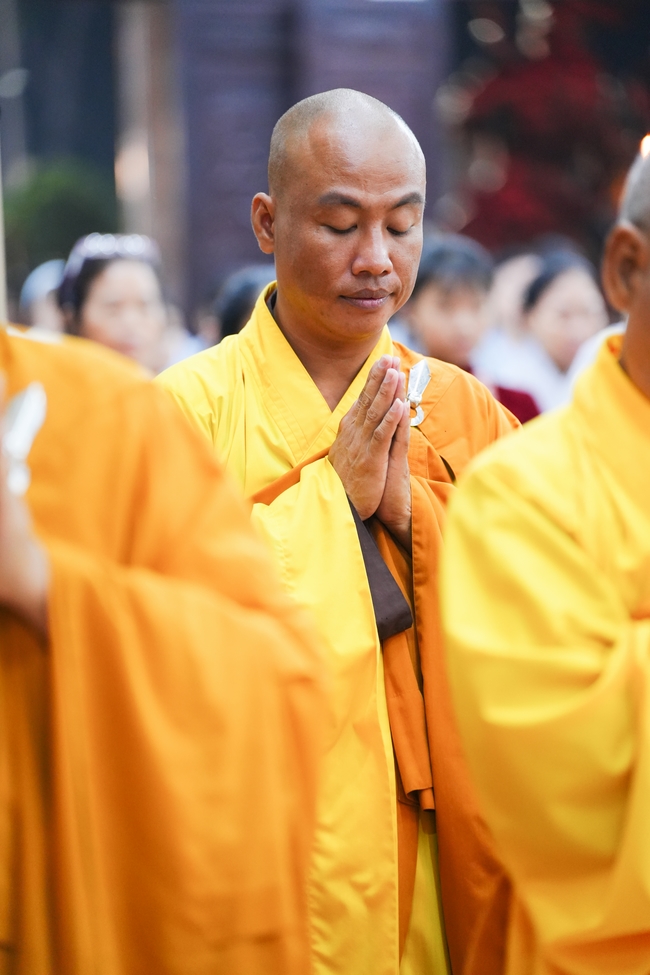 Đêm giao thừa chào đón năm Ất Tỵ 2025