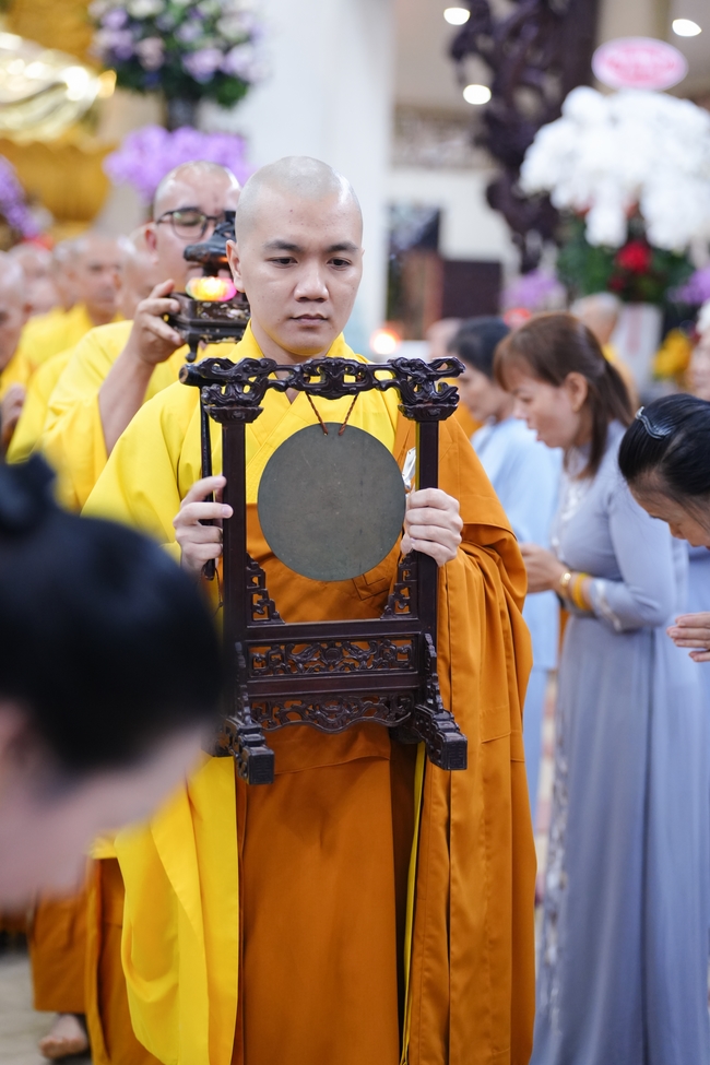 Đêm giao thừa chào đón năm Ất Tỵ 2025