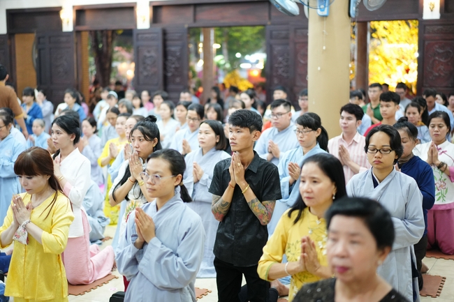 Đêm giao thừa chào đón năm Ất Tỵ 2025