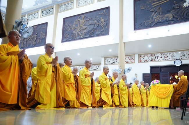 Đêm giao thừa chào đón năm Ất Tỵ 2025